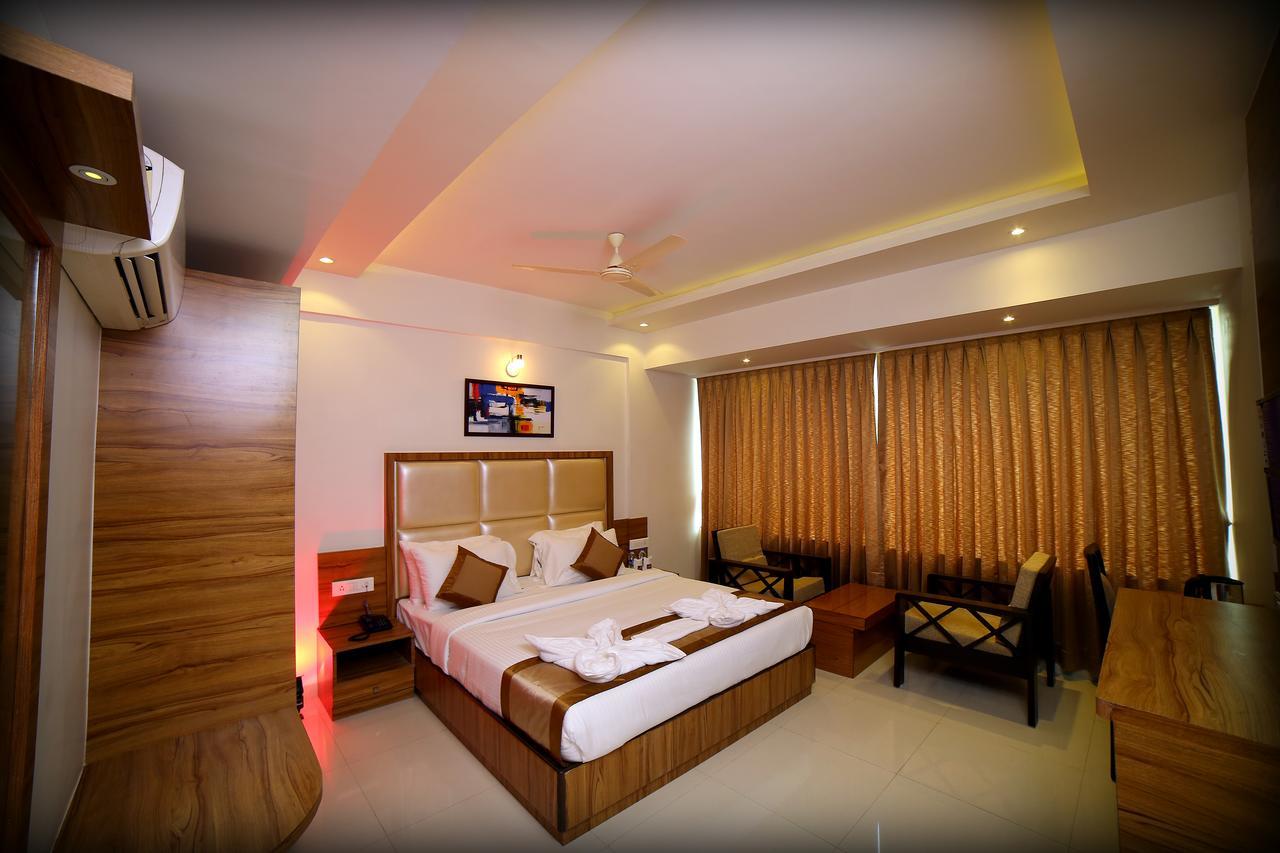 Grand Plaza Suites Kozhikode Bagian luar foto